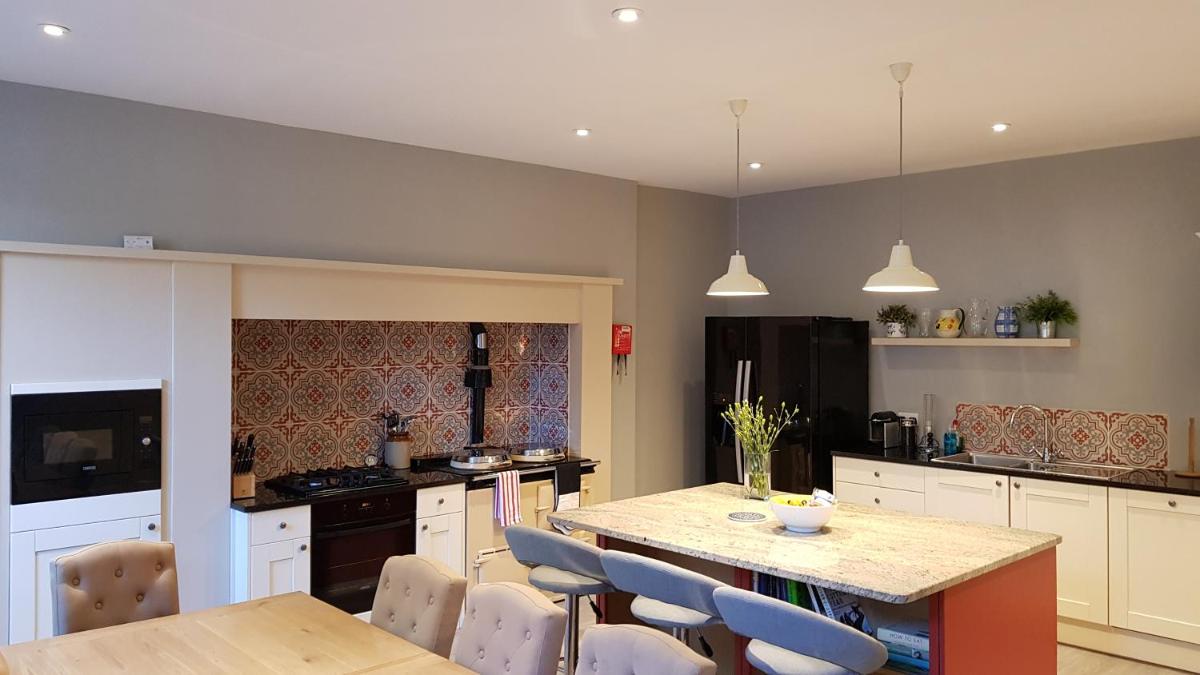Gorgeous Central Edinburgh 3-Bedroom Apartment - image 2