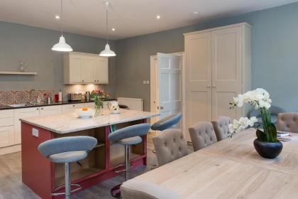 Gorgeous Central Edinburgh 3-Bedroom Apartment - image 20
