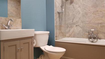 Gorgeous Central Edinburgh 3-Bedroom Apartment - image 27