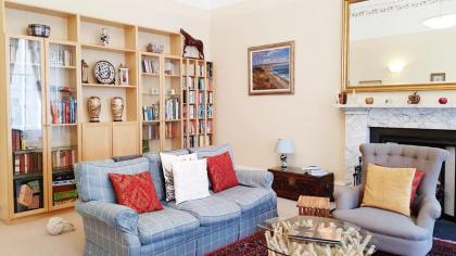 Stylish Central Edinburgh Apartment