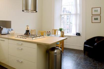 Stylish Central Edinburgh Apartment - image 14