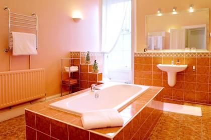 Stylish Central Edinburgh Apartment - image 19