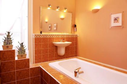 Stylish Central Edinburgh Apartment - image 20