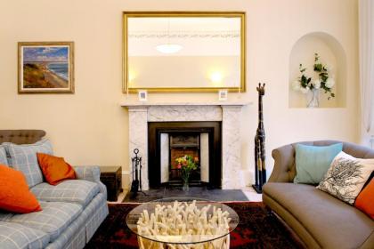 Stylish Central Edinburgh Apartment - image 5