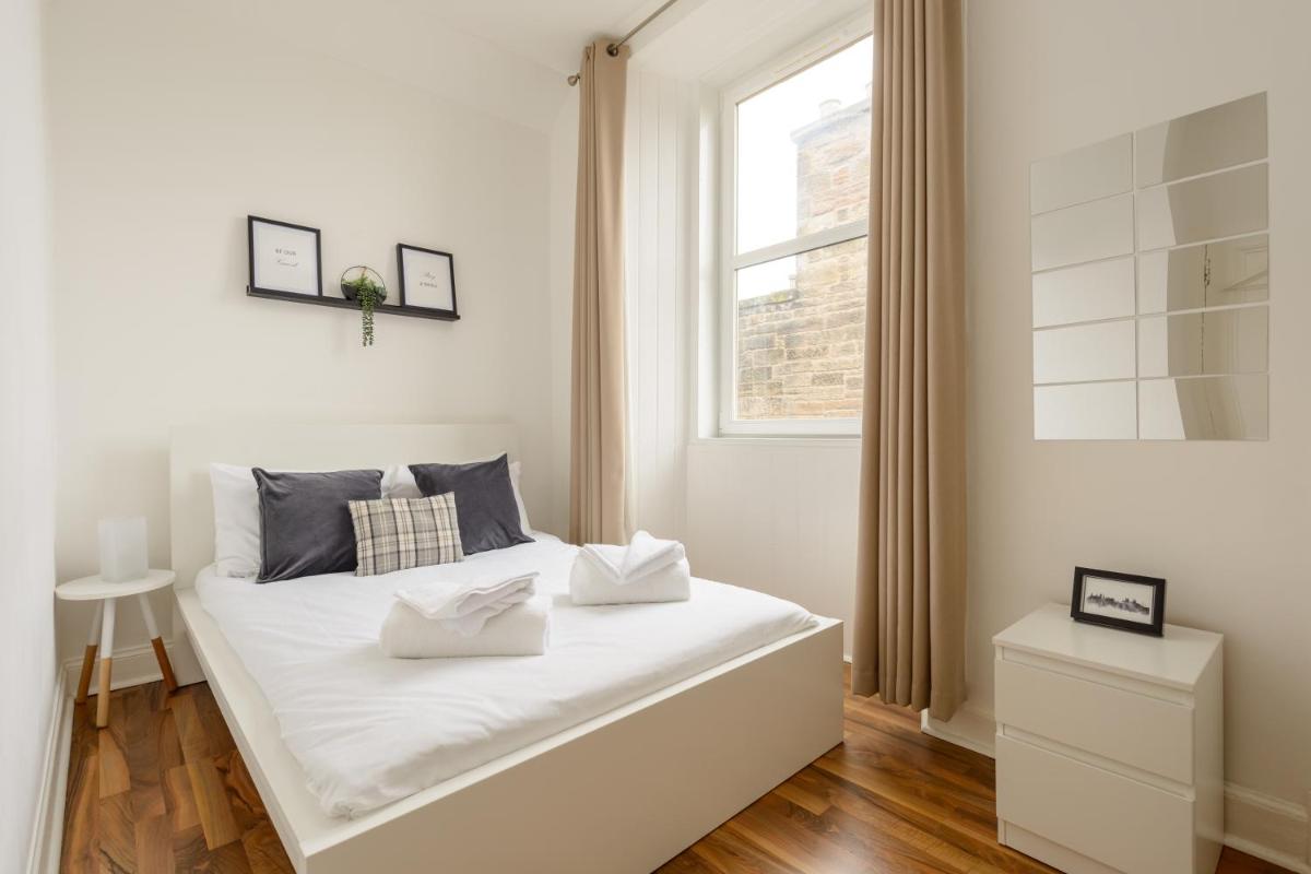 The London Road Apartment - 2BR/1BA - main image