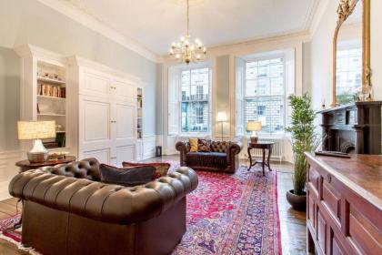Converted Flat in Historic Building in Desirable New Town - image 10