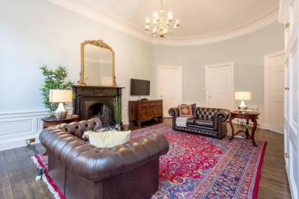 Converted Flat in Historic Building in Desirable New Town - image 11