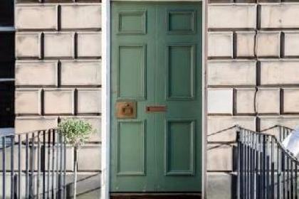 Converted Flat in Historic Building in Desirable New Town - image 13