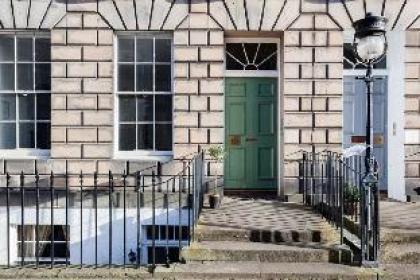 Converted Flat in Historic Building in Desirable New Town - image 14