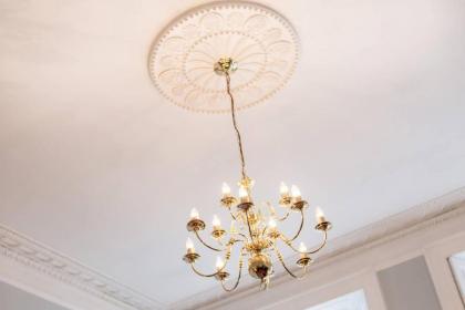 Converted Flat in Historic Building in Desirable New Town - image 4