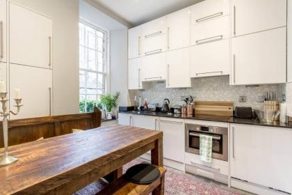 Converted Flat in Historic Building in Desirable New Town - image 7