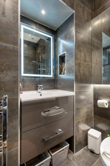 Converted Flat in Historic Building in Desirable New Town - image 8