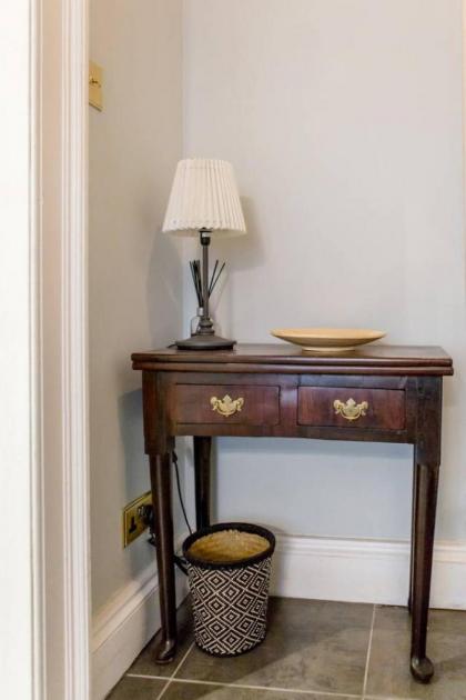Converted Flat in Historic Building in Desirable New Town - image 9