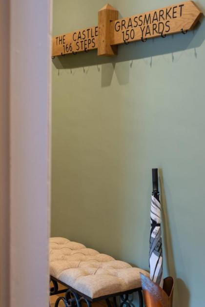 Charming Grassmarket 1 Bed Castle pad - image 13