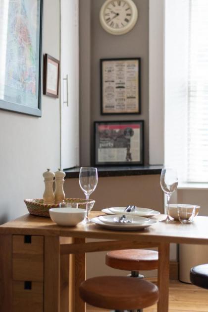 Charming Grassmarket 1 Bed Castle pad - image 24