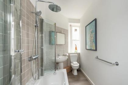 Charming Grassmarket 1 Bed Castle pad - image 25