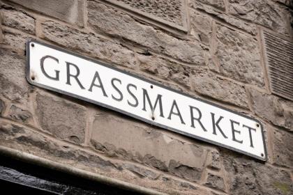 Charming Grassmarket 1 Bed Castle pad - image 27