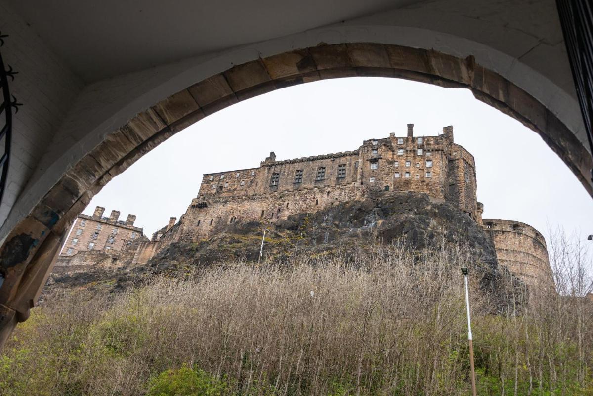 Charming Grassmarket 1 Bed Castle pad - image 3