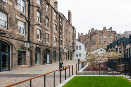 Charming Grassmarket 1 Bed Castle pad - image 30