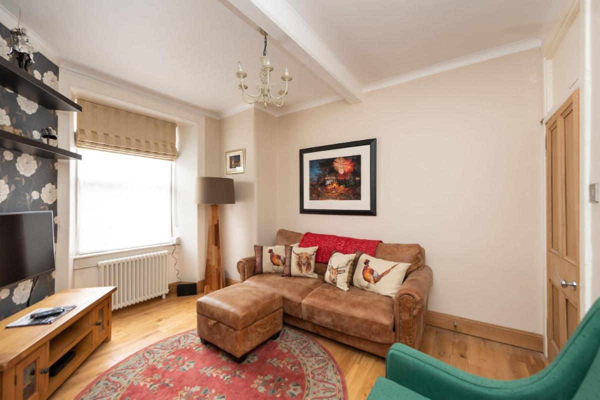 Charming Grassmarket 1 Bed Castle pad - image 5
