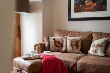 Charming Grassmarket 1 Bed Castle pad - image 7
