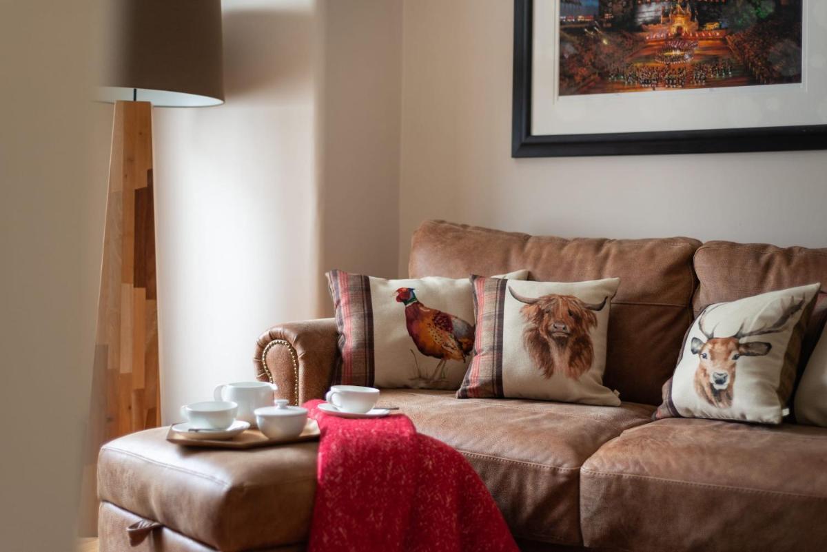 Charming Grassmarket 1 Bed Castle pad - image 7