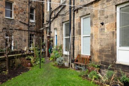 Spacious 2 Bedroom House Near The Meadows - image 2