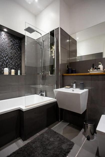 Spacious 2 Bedroom House Near The Meadows - image 23