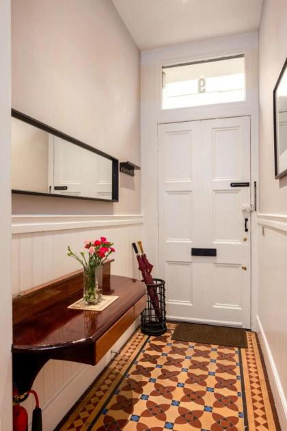Spacious 2 Bedroom House Near The Meadows - image 28