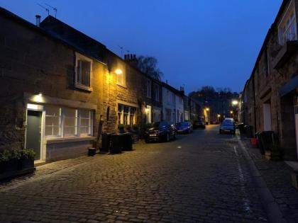 Artist's Studio in Stockbridge - image 23