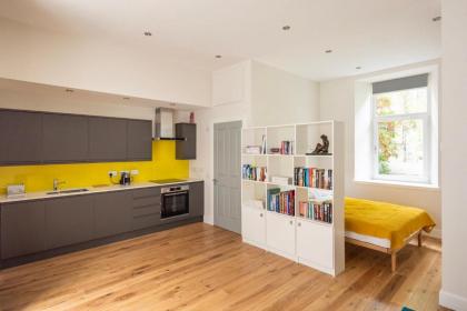 Artist's Studio in Stockbridge - image 9