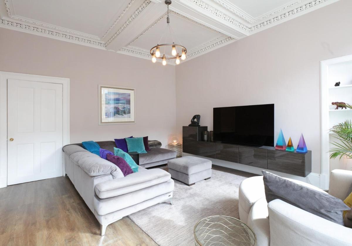 The East London Street Residence - image 2