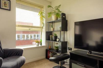 Comfy 2 Bedroom Apartment near Edinburgh City Centre - image 10