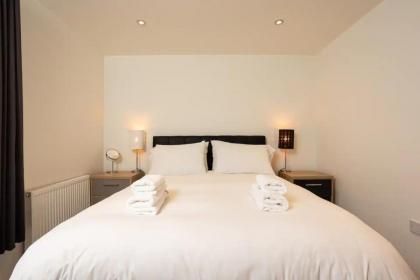 Comfy 2 Bedroom Apartment near Edinburgh City Centre - image 8