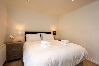 Comfy 2 Bedroom Apartment near Edinburgh City Centre - image 9