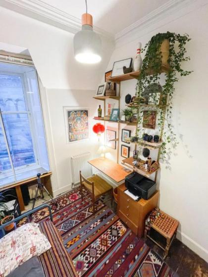 Homely 2 Bedroom Apartment in the Heart of Edinburgh - image 11