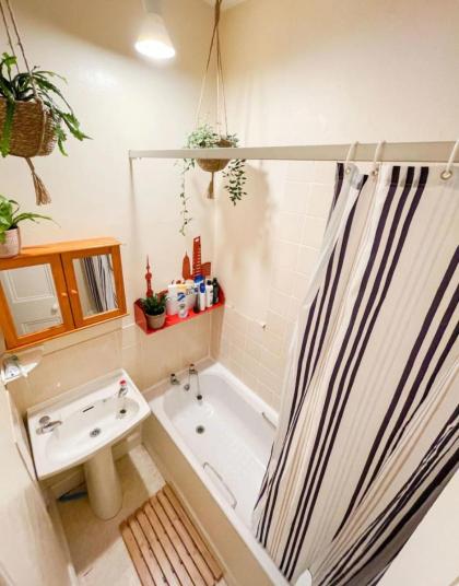 Homely 2 Bedroom Apartment in the Heart of Edinburgh - image 12