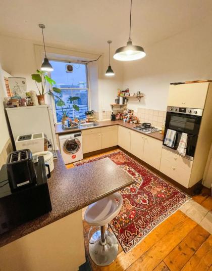 Homely 2 Bedroom Apartment in the Heart of Edinburgh - image 2
