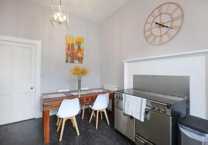 The Forrest Road Residence - image 7