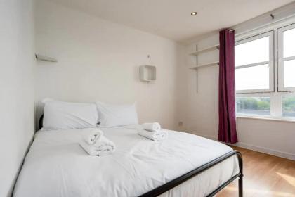 Stylish 2 Bedroom Apartment near the City Centre - image 12