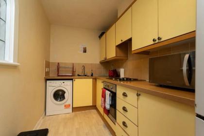 Stylish 2 Bedroom Apartment near the City Centre - image 4