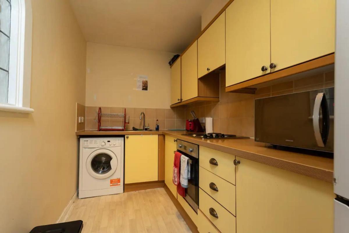 Stylish 2 Bedroom Apartment near the City Centre - image 4
