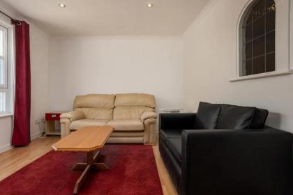 Stylish 2 Bedroom Apartment near the City Centre - image 6