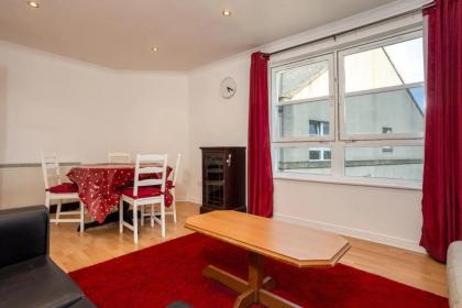 Stylish 2 Bedroom Apartment near the City Centre - image 8