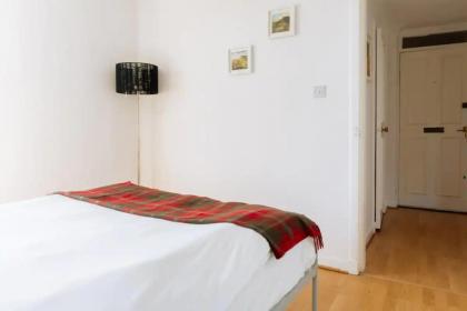 Charming 3 Bedroom Apartment in the Heart of Vibrant Old Town - image 16