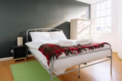 Charming 3 Bedroom Apartment in the Heart of Vibrant Old Town - image 18