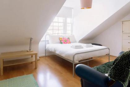 Charming 3 Bedroom Apartment in the Heart of Vibrant Old Town - image 19