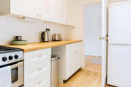 Charming 3 Bedroom Apartment in the Heart of Vibrant Old Town - image 20