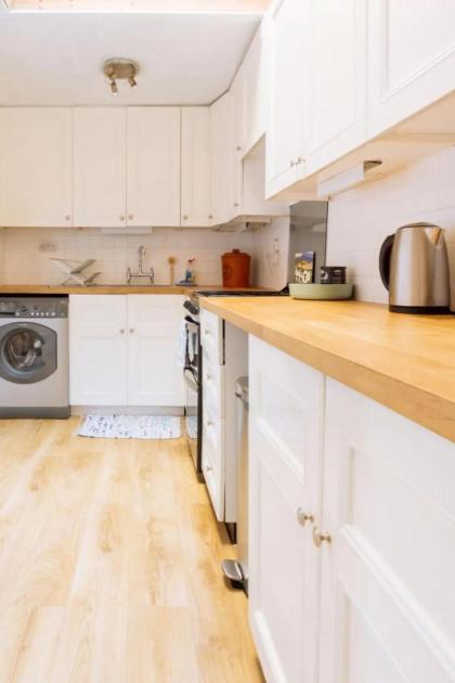 Charming 3 Bedroom Apartment in the Heart of Vibrant Old Town - image 21