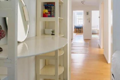Charming 3 Bedroom Apartment in the Heart of Vibrant Old Town - image 23